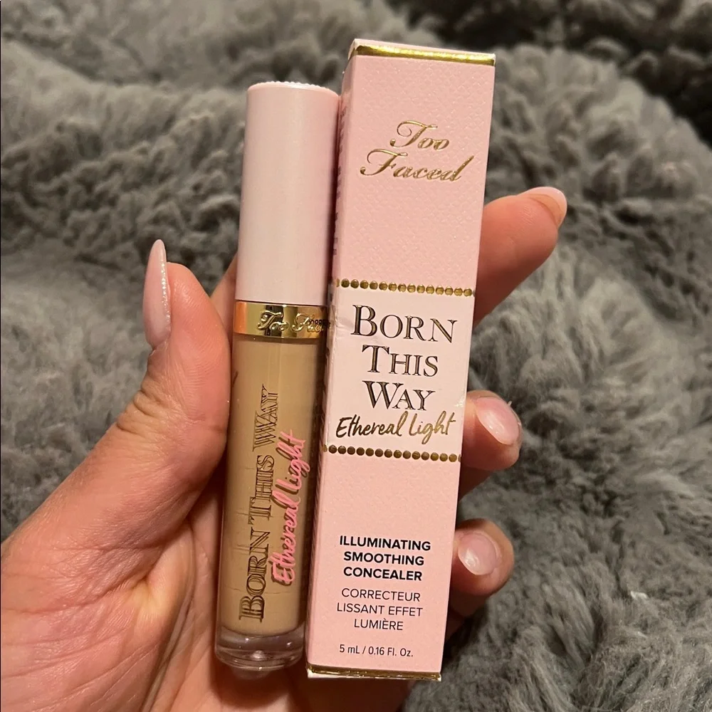 TOO FACED Born This Way Ethereal Light Illuminating Smoothing Concealer